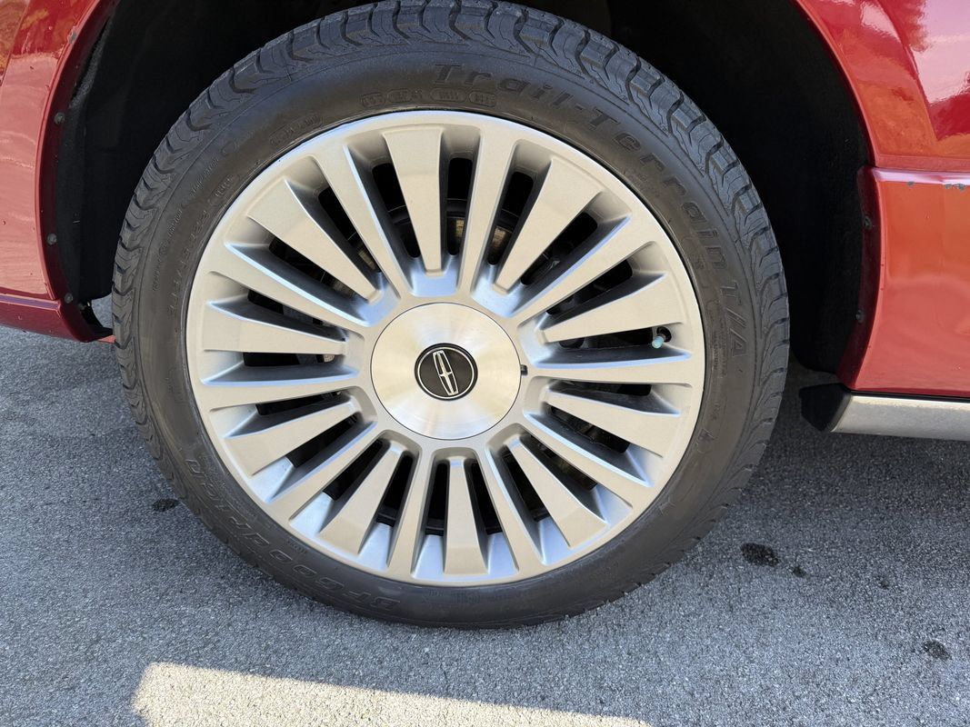 Used 2015 Lincoln Navigator 4WD w/ Equipment Group 101A Reserve image 11