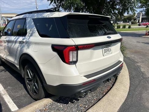 Used 2025 Ford Explorer ST AWD/4WD image 8