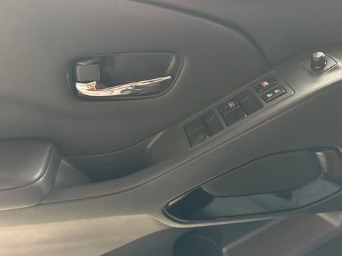 Used 2023 Nissan Frontier SV w/ Midnight Edition Package image 11