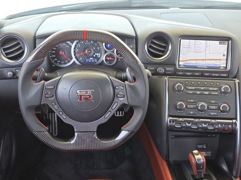 Used 2016 Nissan GT-R Premium AWD/4WD image 10