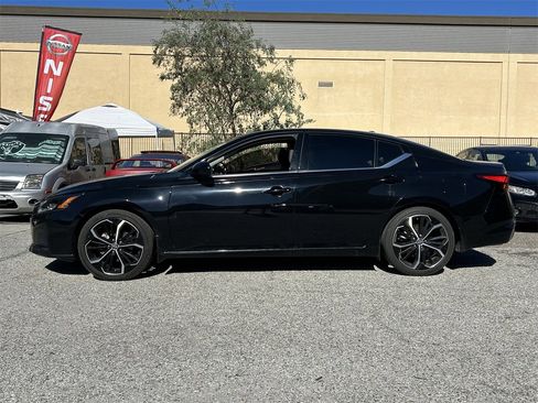 Certified 2023 Nissan Altima 2.5 SR w/ SR Premium Package image 3