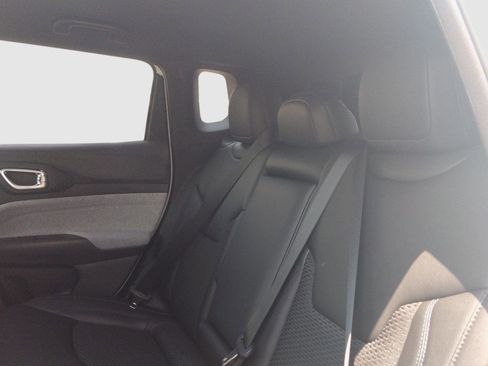New 2025 Jeep Compass Latitude image 23