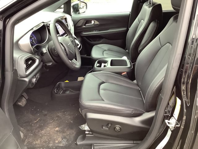 New 2026 Chrysler Pacifica Select AWD/4WD image 9