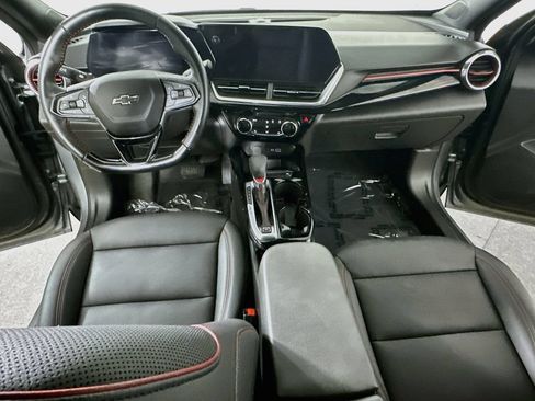 Used 2025 Chevrolet Trax RS w/ Driver Confidence Package FWD image 16