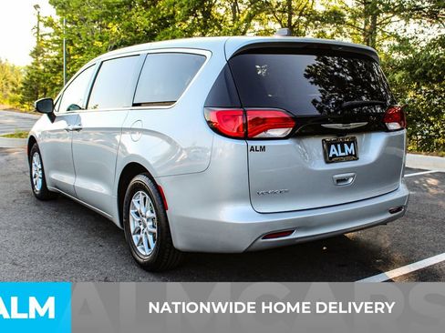Used 2023 Chrysler Voyager LX FWD image 5