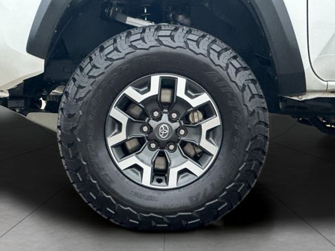 Used 2020 Toyota Tacoma TRD Off-Road image 24