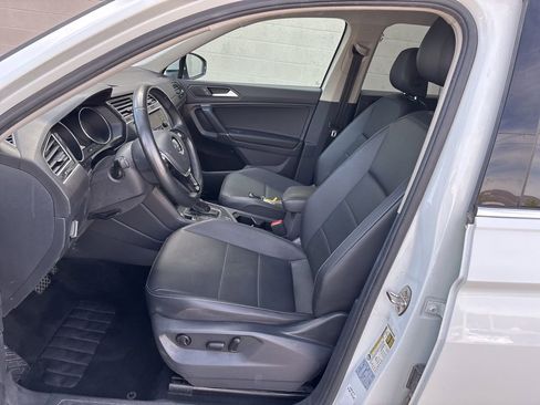 Used 2020 Volkswagen Tiguan SE AWD/4WD image 12