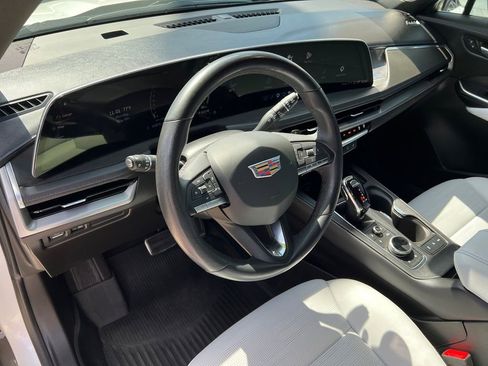 Used 2024 Cadillac XT4 Sport FWD image 17