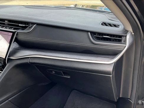 Certified 2022 Jeep Grand Cherokee Limited image 17