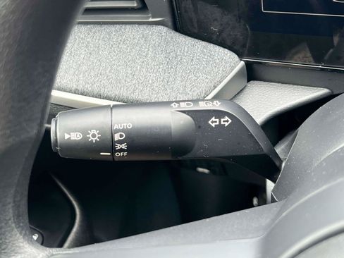 Used 2025 Nissan Kicks SV AWD/4WD image 9