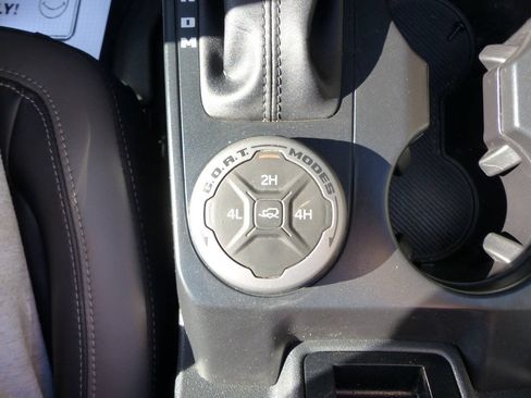 Used 2025 Ford Bronco Outer Banks AWD/4WD image 44
