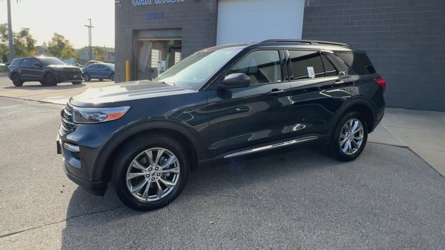 Certified 2022 Ford Explorer XLT w/ Equipment Group 202A AWD/4WD image 5