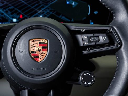 Certified 2025 Porsche Macan 4S Electric AWD/4WD image 19