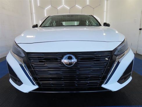 Used 2025 Nissan Altima 2.5 SV image 2