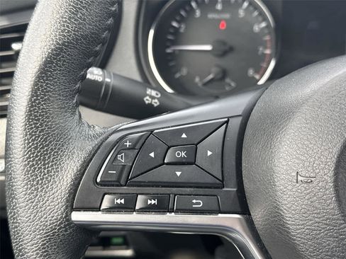 Used 2020 Nissan Rogue SV image 17