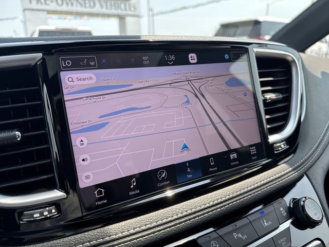 Used 2026 Chrysler Pacifica Limited FWD image 21