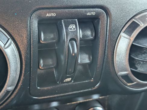 Used 2012 Jeep Wrangler Unlimited Sport AWD/4WD image 14