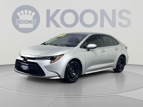 Used 2025 Toyota Corolla LE FWD image 1