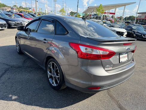 Used 2014 Ford Focus SE w/ Equipment Group 201A FWD image 3