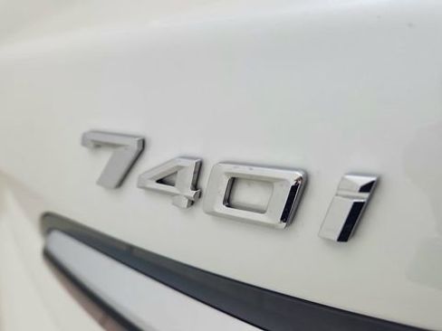 Used 2025 BMW 740i RWD image 17