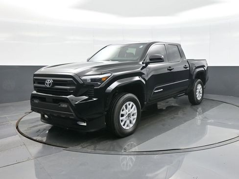 Certified 2025 Toyota Tacoma SR5 image 3