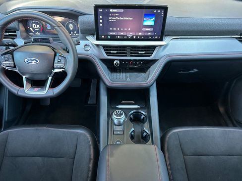 Used 2025 Ford Explorer ST image 5