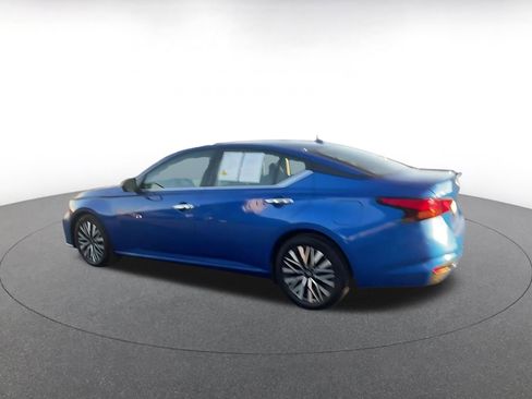 Used 2025 Nissan Altima 2.5 SV image 9