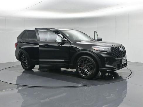Used 2025 Ford Explorer ST-Line w/ ST-Line Street Pack image 34
