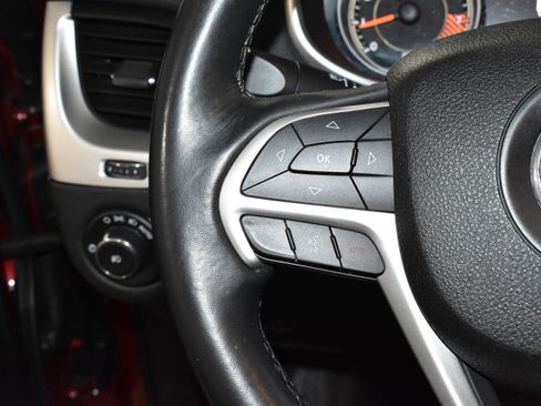 Used 2015 Jeep Cherokee Limited image 14