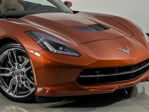 Used 2016 Chevrolet Corvette Stingray Convertible w/ 2LT Preferred Equipment Group RWD image 2