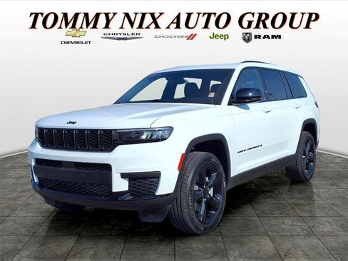 Used 2025 Jeep Grand Cherokee L Laredo AWD/4WD image 1