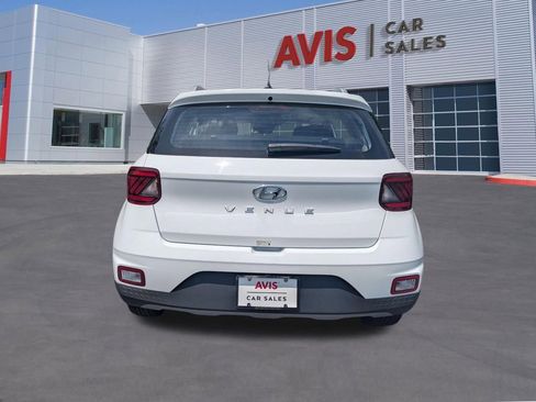 Used 2025 Hyundai Venue SEL FWD image 6
