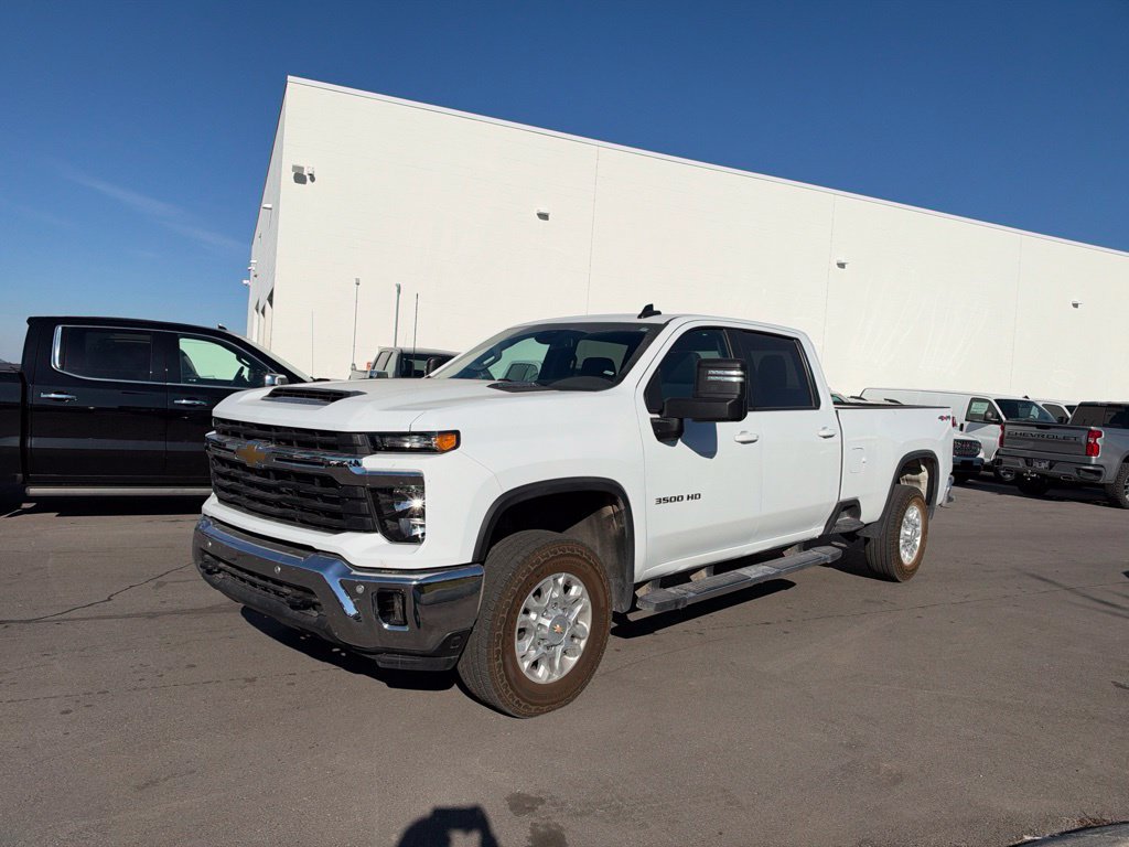 Used 2025 Chevrolet Silverado 3500 LT w/ Safety Package AWD/4WD image 5