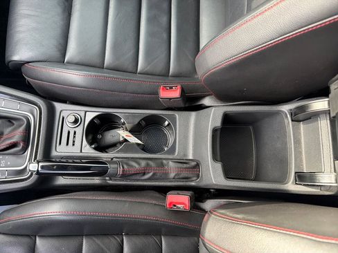 Used 2019 Volkswagen Golf 4-Door image 14