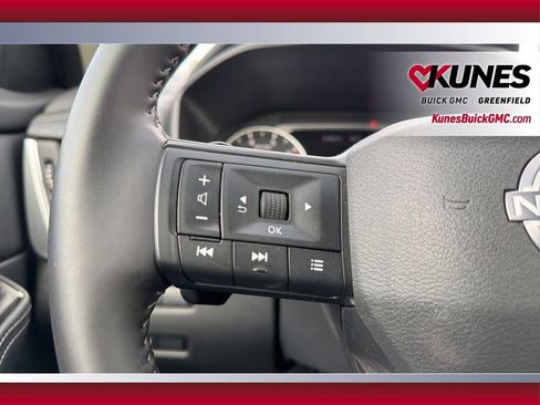 Used 2025 Nissan Rogue SV image 18