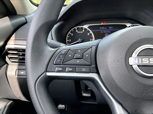 Used 2025 Nissan Altima 2.5 SV FWD image 24