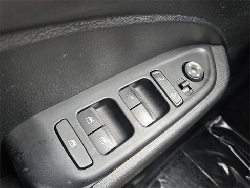 Certified 2023 Hyundai Venue Limited image 28