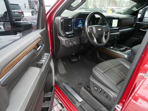 Used 2024 Chevrolet Silverado 2500 High Country w/ Technology Package image 11
