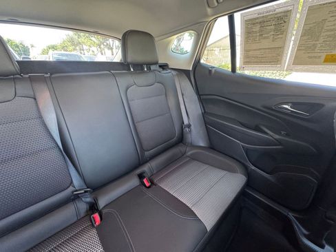 Used 2025 Chevrolet Trax LT FWD image 37