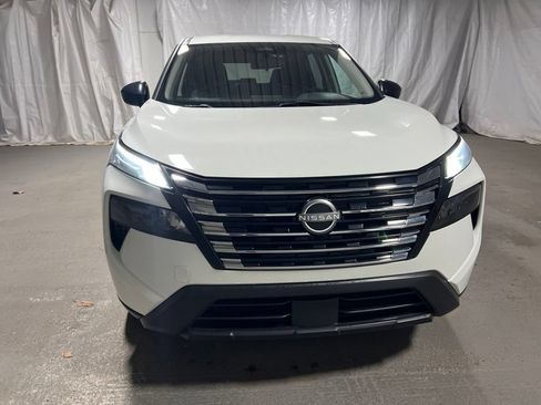 Used 2024 Nissan Rogue S FWD image 2