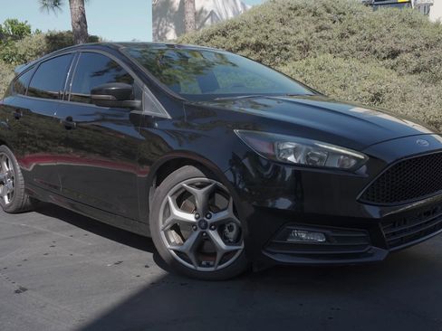 Used 2017 Ford Focus ST image 2