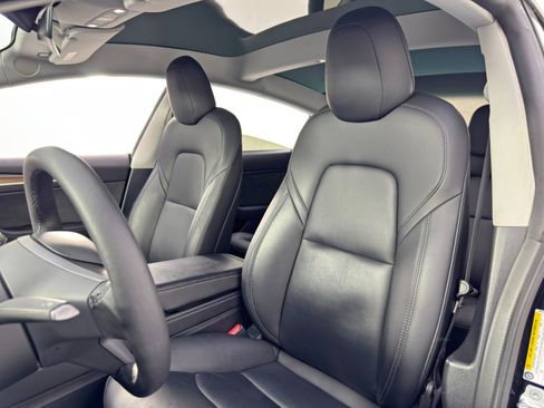 Used 2022 Tesla Model 3 image 38