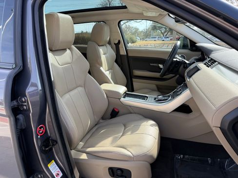 Used 2016 Land Rover Range Rover Evoque SE image 10