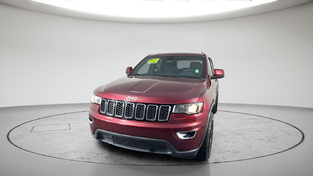 Used 2017 Jeep Grand Cherokee Laredo AWD/4WD image 2