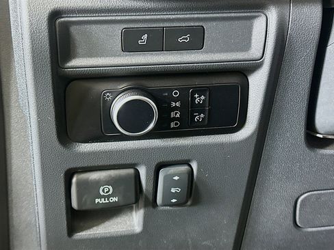 Used 2024 Ford Expedition Max XLT image 17