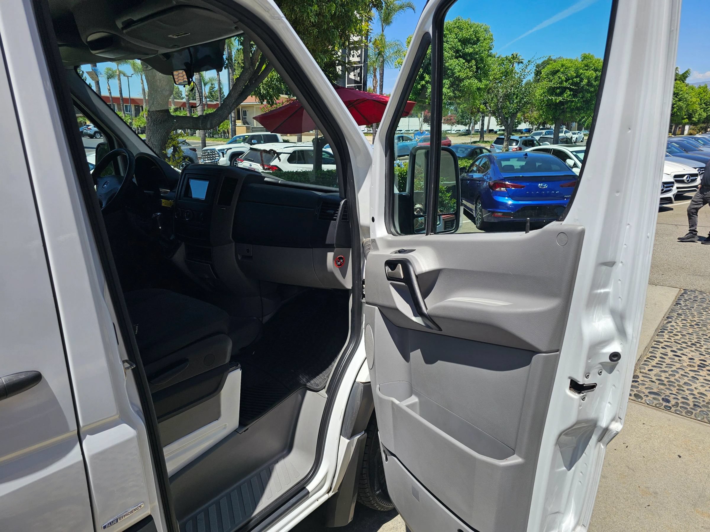 Used 2016 Mercedes-Benz Sprinter 2500 image 16