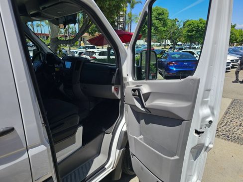 Used 2016 Mercedes-Benz Sprinter 2500 image 16