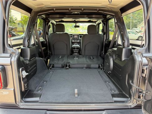 Used 2018 Jeep Wrangler Unlimited Sport S AWD/4WD image 40