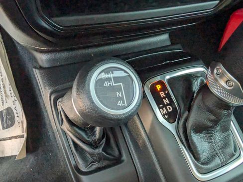 Used 2022 Jeep Wrangler Sport AWD/4WD image 27