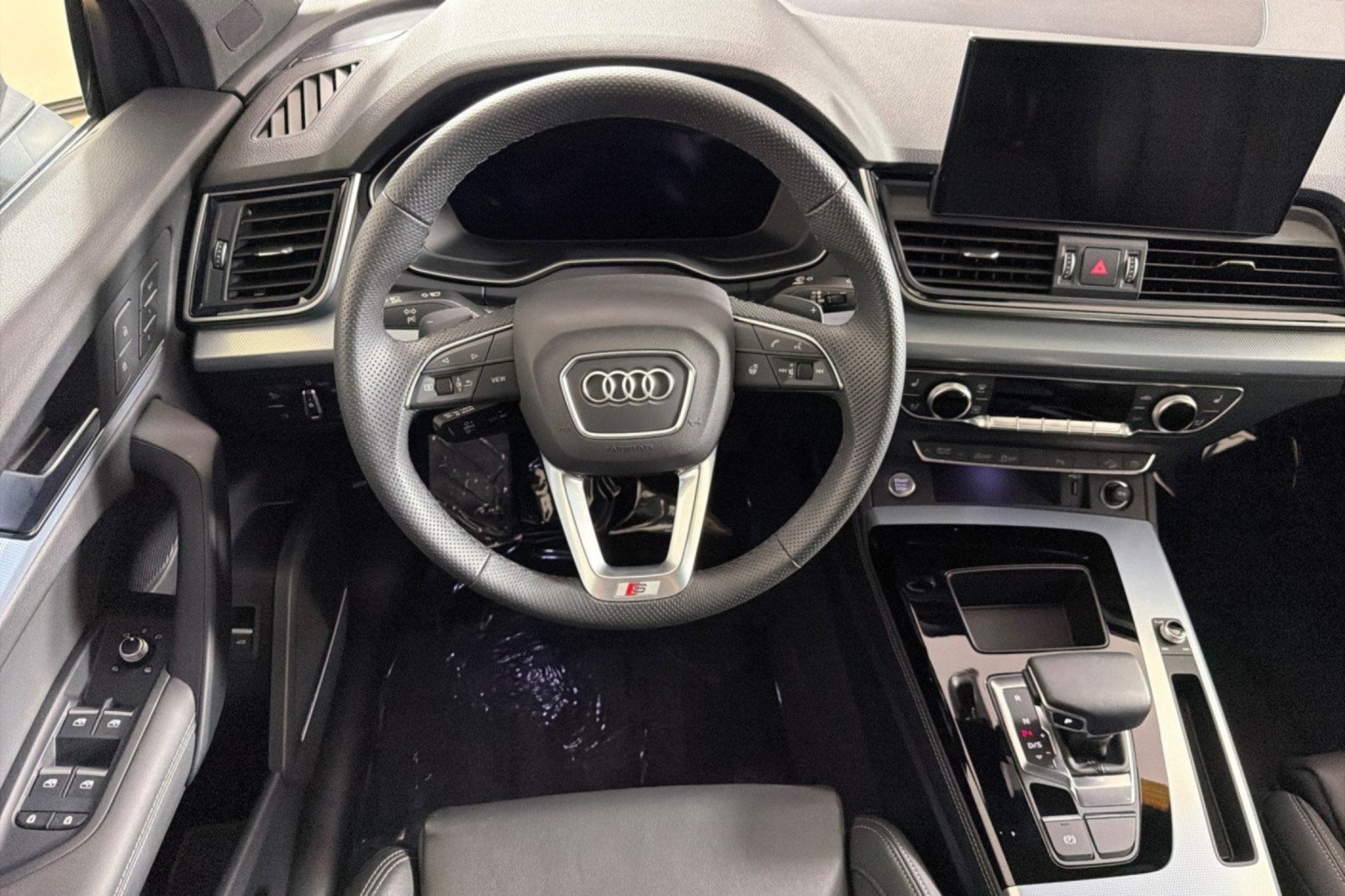 Used 2024 Audi Q5 2.0T Premium Plus w/ Premium Plus Package AWD/4WD image 13
